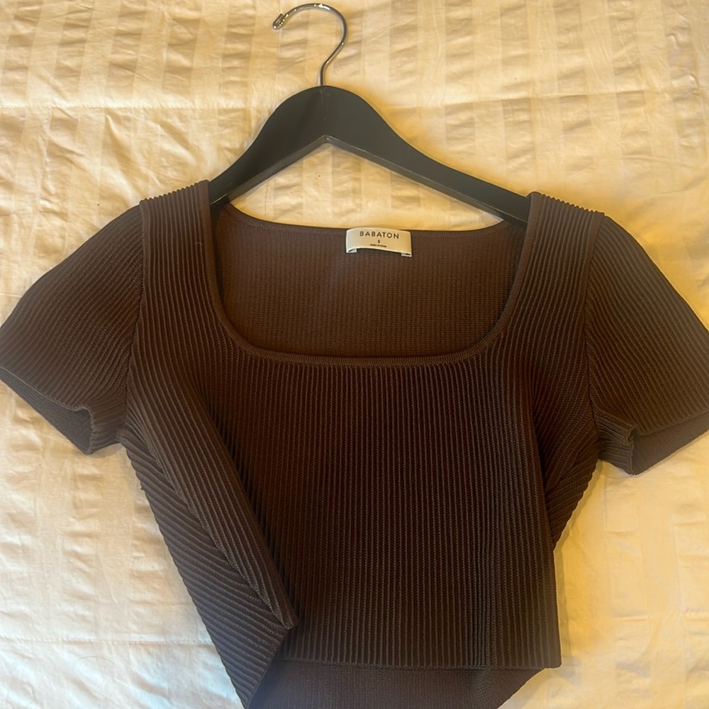 Aritzia contour crop top
